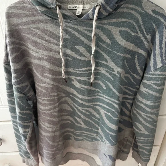 EUC 7 SEVEN Blue and Gray Women's Hoodie Sweater Zebra Print Long Sleeves Comfy! - Picture 4 of 11